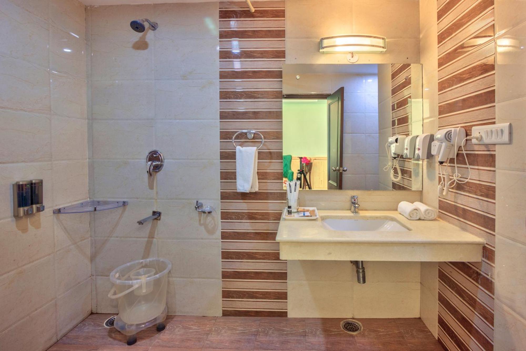 The Katoch Grand Resort مايالي المظهر الخارجي الصورة